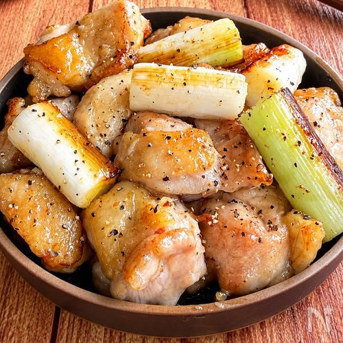 【鶏もも肉とねぎのうま塩炒め】じゅわっと旨い♡