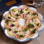 余った餃子の皮で簡単「ブロッコリーとベーコンのパリパリピザ」