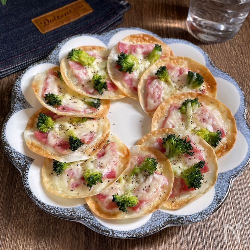 余った餃子の皮で簡単「ブロッコリーとベーコンのパリパリピザ」