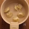 【業務スーパー】もちもち皮が絶品！豚肉水餃子の玉子スープの工程1