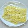 花椒香るシビ辛夏麺。ひき肉と豆苗の彩り焼きそばの工程1