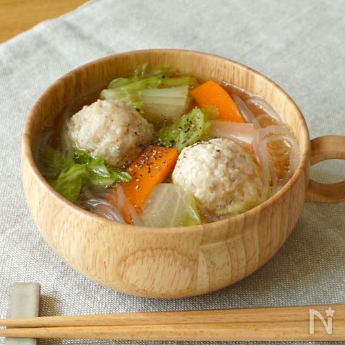 【白菜と鶏団子の春雨スープ】鶏の旨味たっぷり！