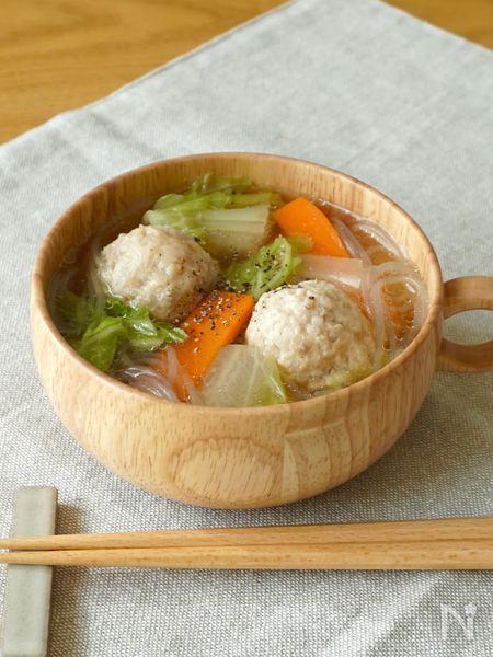 【白菜と鶏団子の春雨スープ】鶏の旨味たっぷり！