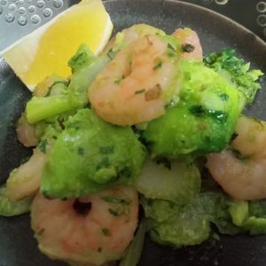 めぐみんの作ってみた!投稿(海老、アボカド、セロリの炒めもの)