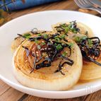 簡単とろ旨！新玉ねぎの塩昆布バターステーキ。