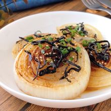 簡単とろ旨！新玉ねぎの塩昆布バターステーキ。