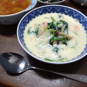 ぷりまめの作ってみた!投稿(小麦粉・生クリーム不使用♪海老とほうれん草のクリームチーズ煮)