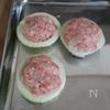 夫が絶賛！！【新玉ねぎの肉詰め】すき焼きのたれでパパッと♪の工程2