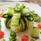 きゅうりのプレゼント薔薇リボンサラダ
