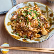ごはんが進む！鶏肉と蓮根の黒酢オイスター炒め