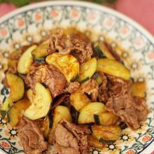 季節を楽しむ旬ごはん✿牛肉とズッキーニのデミグラスソース風