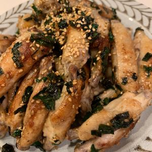 ぐ〜たら子の作ってみた!投稿(【おつまみに最高♡】胡麻だくだく！手羽中の黄金ネギ塩レモン)