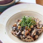 【5分で完成】抱えて食べたい♡れんこんとひじきと豆のサラダ