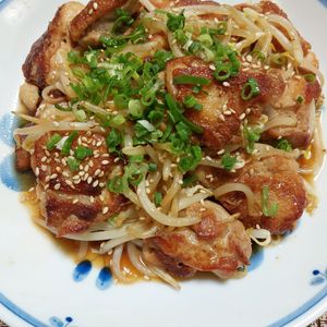 よっこの作ってみた!投稿(【鶏肉ともやしの甘酢炒め】もやしシャキッ♬︎ボリュームおかず)