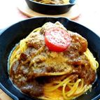 焼きトマトをのせたカレースパゲッティ
