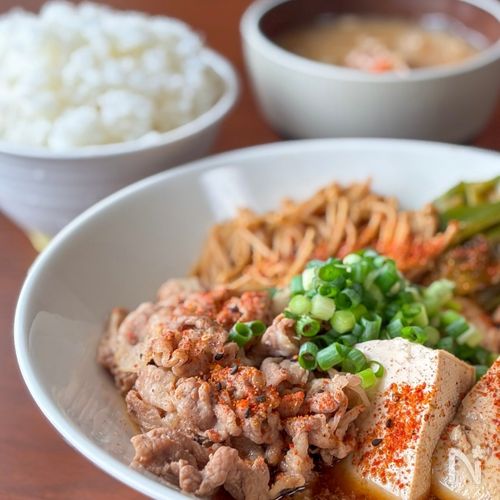 切って煮込むだけ！ほっこり肉豆腐🍲✨