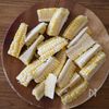 芯もまるごと食べられる。とうもろこしのから揚げの工程1