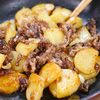 ワンパン簡単♪ほくほく新じゃがと牛肉の甘辛にんにく炒め🍚の工程4