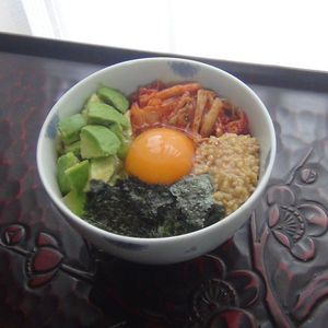 Hinaの作ってみた!投稿(アボカドキムチ納豆丼)