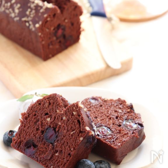 ごろっとブルーベリー入り！ココアの蒸しパウンドケーキ