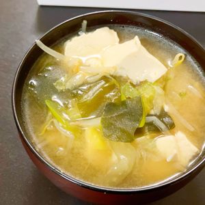 こざかなの作ってみた!投稿(材料を切ったら煮て行くだけ♡あったか♡味噌ラーメン風スープ♡)