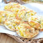体力がつく！鮭とトウモロコシのひとくちピザ