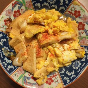 たりおの作ってみた!投稿(簡単！節約！美味しい！「ネギと油揚げの卵とじ丼」)