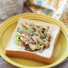 鶏とゴボウの【甘辛和風ピザトースト】