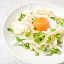 新玉ねぎの月見サラダ