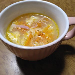 ももの作ってみた!投稿(【にんじんとベーコンの白だし卵スープ】ほっこりおいしい♡)