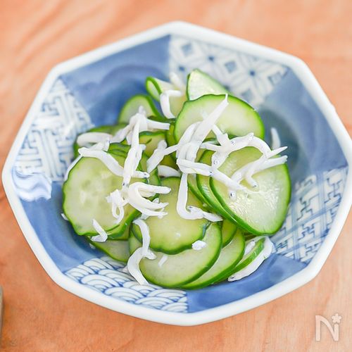 切って和えるだけ！きゅうりとしらすの酢の物