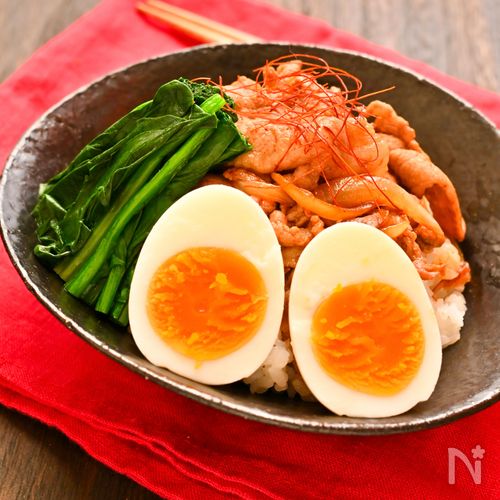 食欲そそる♪豚こまルーロー飯(冬ほうれん草添え)