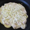 フライパンで簡単！【米粉のウインナーチーズパン】お手軽パン風の工程2