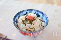 山芋・梅・塩昆布の炊き込みごはん