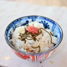 山芋・梅・塩昆布の炊き込みごはん