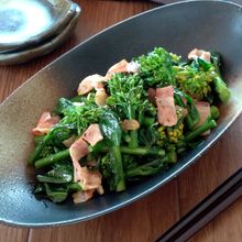 菜の花とベーコンのコク旨ガーリック炒め。