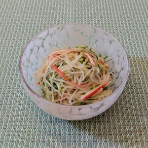 𝔂𝓾𝓶𝓲🍓の作ってみた!投稿(きゅうりとカニカマと春雨の旨ぽんマヨサラダ)