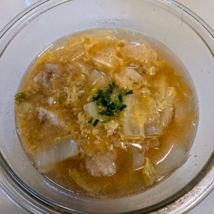 にゃんこさん🐱の作ってみた!投稿(【とろとろ白菜と鶏団子の中華たまごスープ】下処理・包丁無し！)