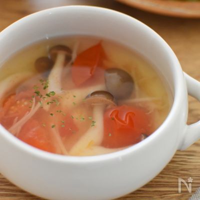 きのことトマトのうま味たっぷりスープ
