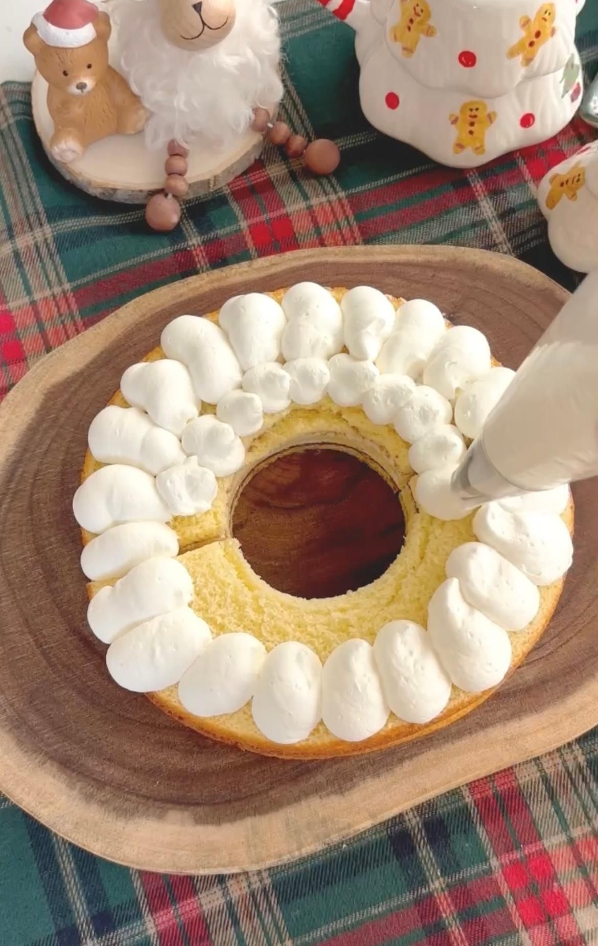 爆速！クリスマスにピッタリなリース風ケーキ | レシピサイトNadia