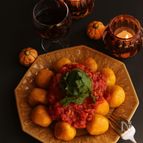 チーズ入りかぼちゃのニョッキ ひき肉トマトソースがけ