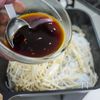シャキシャキ食感が美味しい「糸こんにゃくとエノキのすき炒め」の工程5