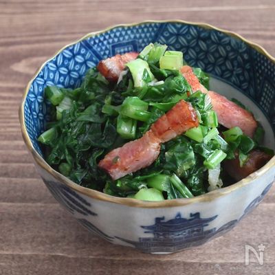 残ったカブの葉でもうひと品!カブの葉とベーコンの炒め物