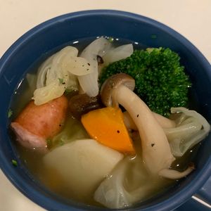 ぐ〜たら子の作ってみた!投稿(野菜たっぷり♡ウインナーの簡単ポトフ【栄養バランス◎】)