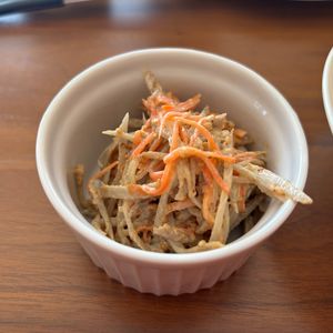 こむぎの作ってみた!投稿(【天才的に旨い！ごぼうとにんじんのコク旨ごまマヨサラダ】)