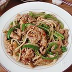 ご飯がすすむ節約おかず！豚こまもやしの旨辛味噌炒め