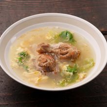 鶏手羽元の黒酢煮とレタスの春雨スープ