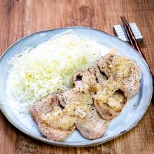 生姜焼き用の豚肉で作る「豚ロース肉のねぎ塩レモンだれ」