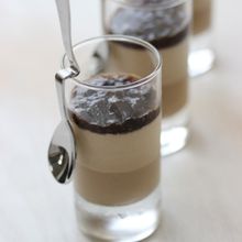 3色カラーのカフェラテムース