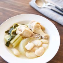 香味野菜で旨味たっぷり、白いんげん豆と鶏のスープ